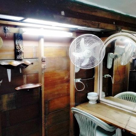 فرا ناخون سي أيوتثايا Ray Nu Guest House المظهر الخارجي الصورة