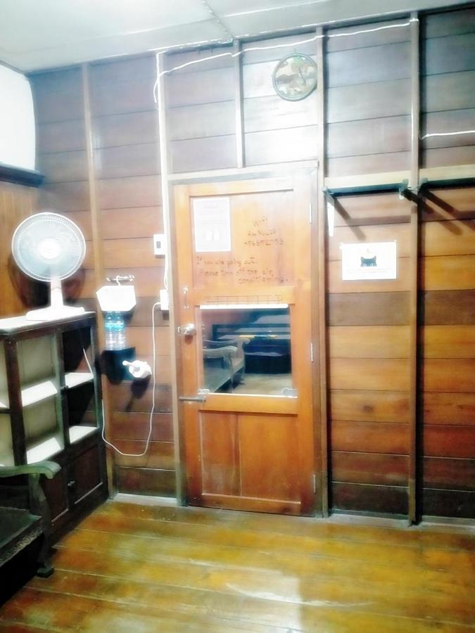فرا ناخون سي أيوتثايا Ray Nu Guest House المظهر الخارجي الصورة