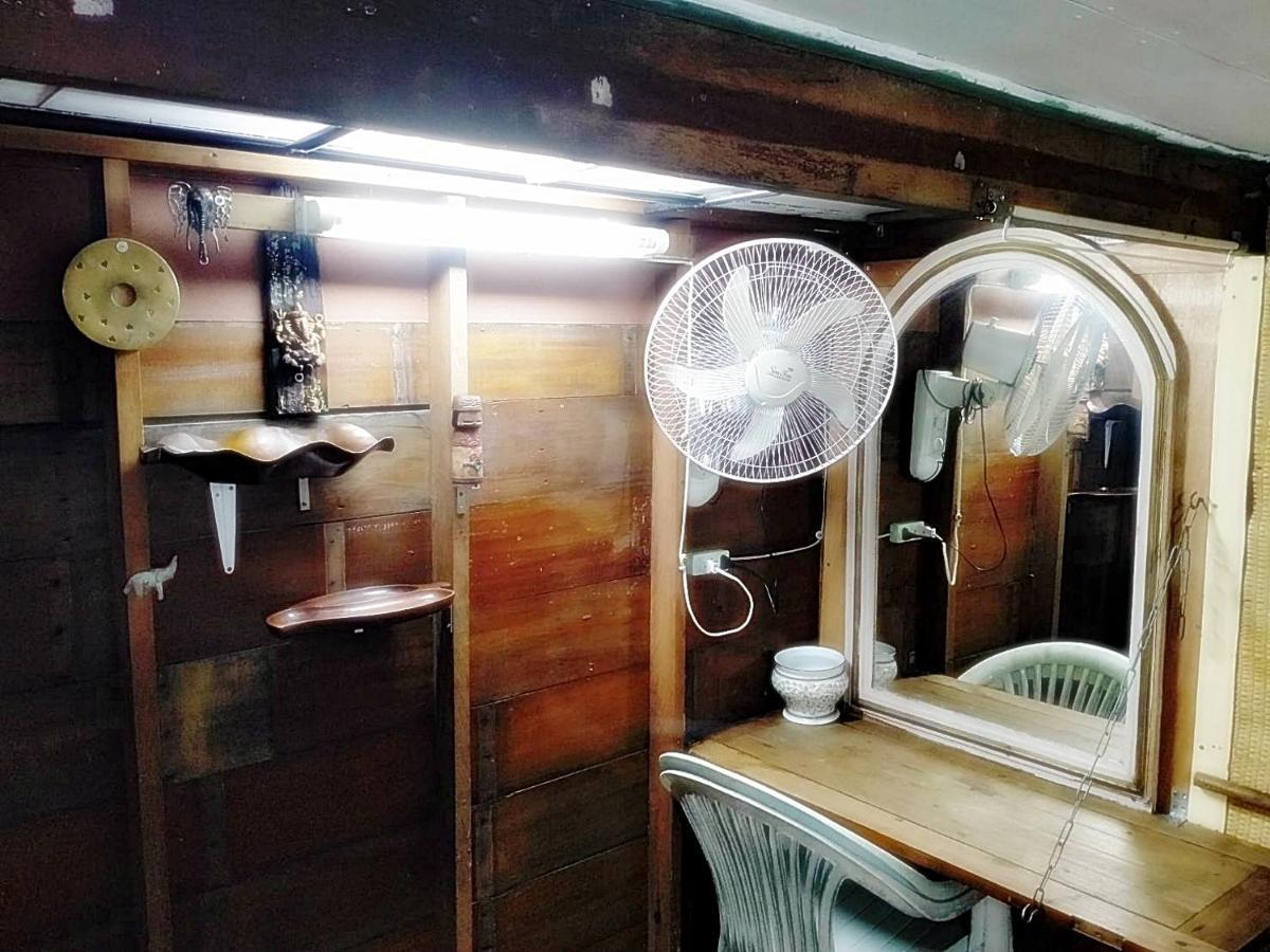 فرا ناخون سي أيوتثايا Ray Nu Guest House المظهر الخارجي الصورة